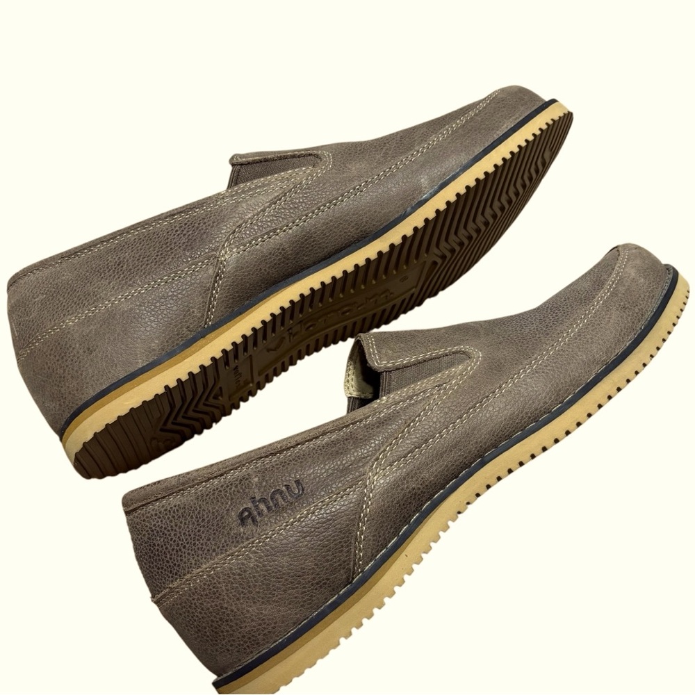 AHNU | Brown Leather Slip On Vibram Evaflex Loafers size 11 Contrast Stitch NEW - Picture 11 of 13